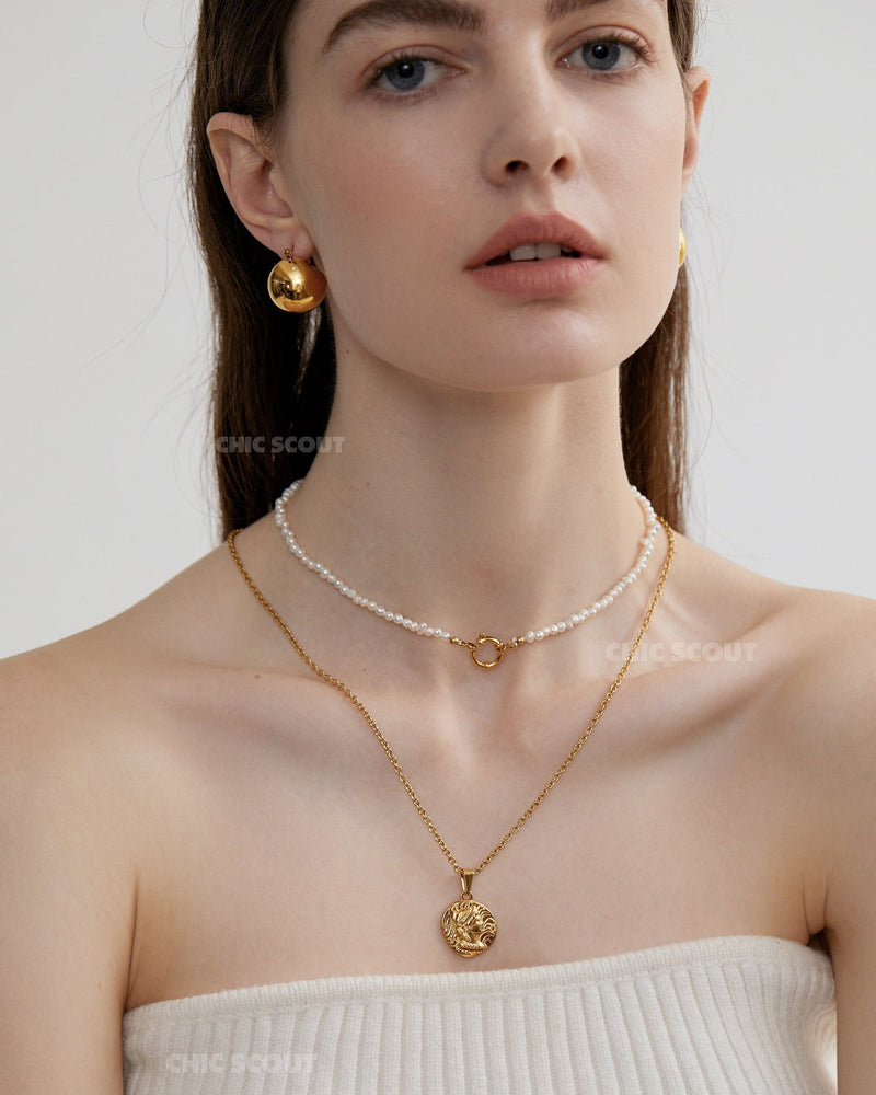 N080-necklace-with model