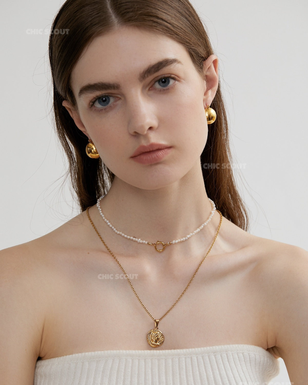 N080-necklace-with model
